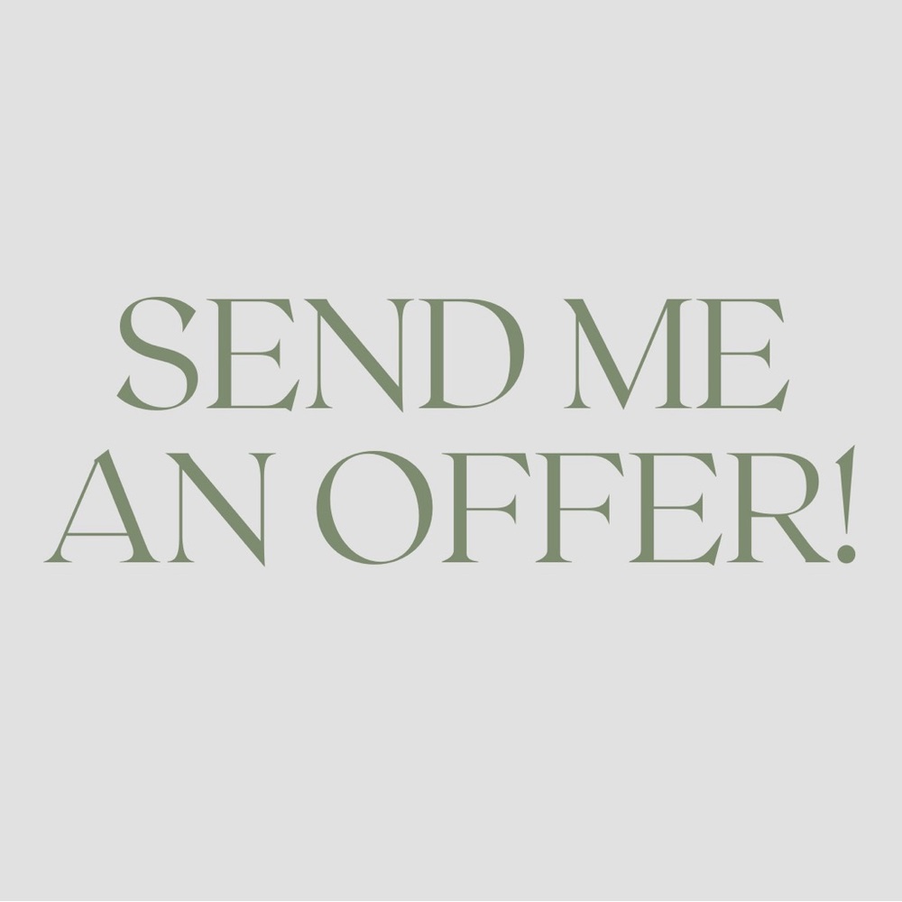 Let’s do a full closet clean out! Send me your offers. 🤍